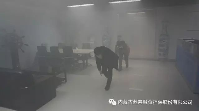 蓝筹担保公司组织开展年度消防演练活动